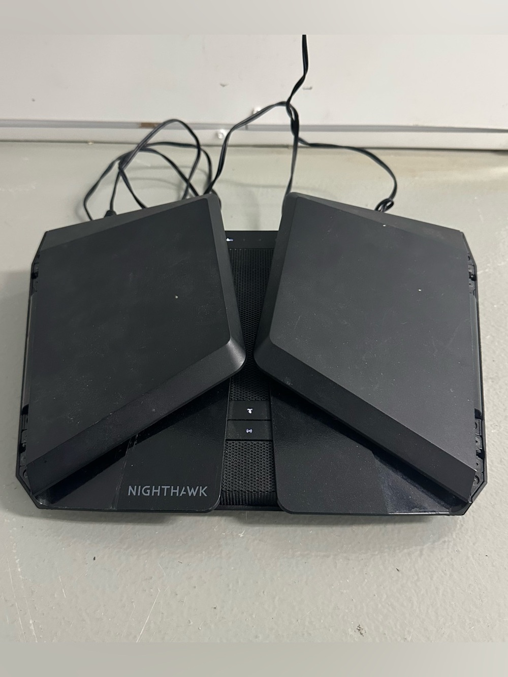 Netgear Nighthawk AXE11000 Tri-Band WiFi 6E Router - Picture 9 of 10